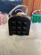 Load image into Gallery viewer, METAL SQUARE PU LEATHER CHAIN BOX HANDBAG