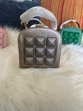 Load image into Gallery viewer, METAL SQUARE PU LEATHER CHAIN BOX HANDBAG