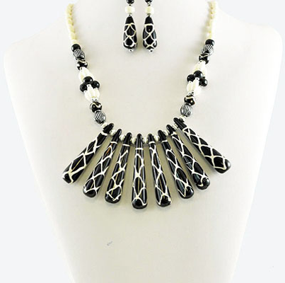 Black and White Zebra-Striped Necklace Set